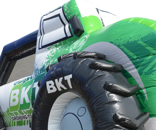 Hüpfburg Kugel Volksbank Pirna - Seitenansicht