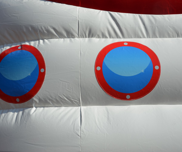 Hüpfburg Dampfschiff